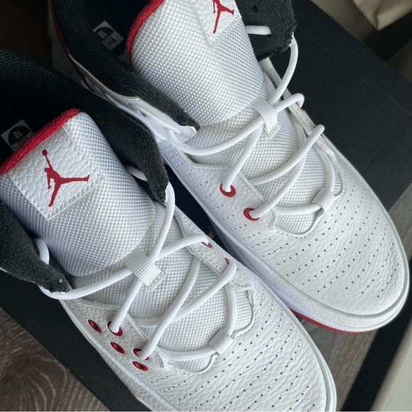 JORDAN Max Aura 5 White/Black Varsity Red Men’s SIZE 10 NIB - Picture 7 of 7